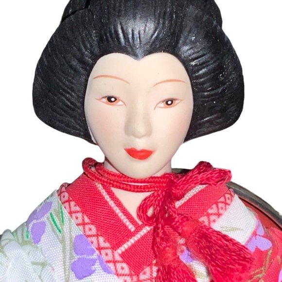 Avon International Doll Figurine  1990 "Masako from Japan" with Stand - Picture 3 of 12